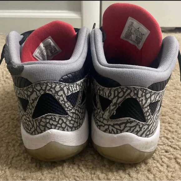 AIR JORDAN 11 RETRO LOW LE ‘ BLACK CEMENT ‘ SZ. 10 w/ box - Picture 5 of 8